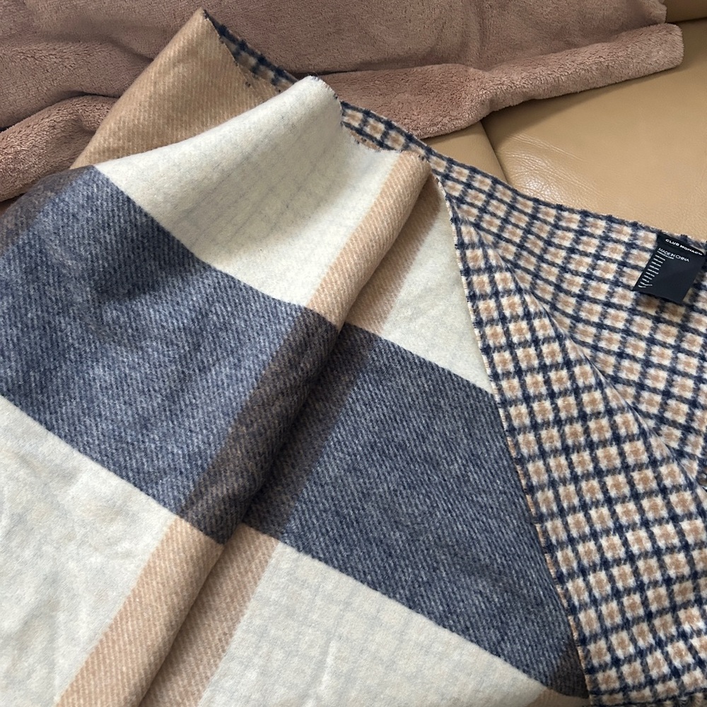 Club Monaco Checkered  Scarf in Navy and Beige
